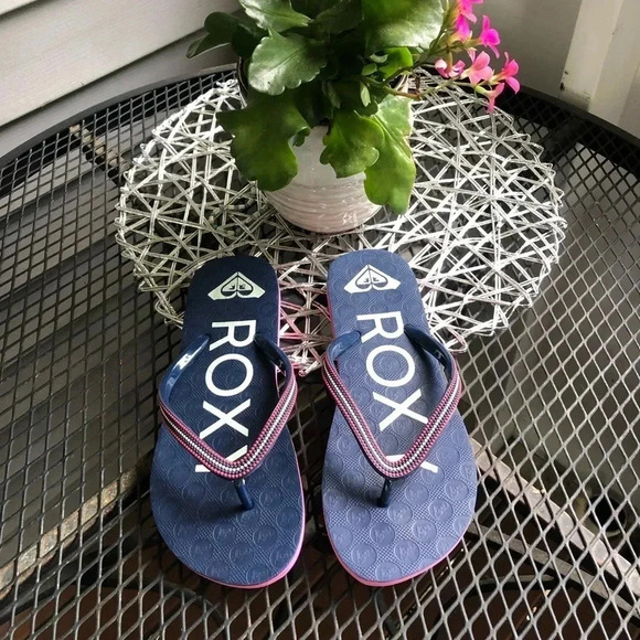 Women’s Roxy Blue & Pink flip flops - Picture 1 of 3